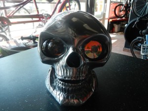 Czaszka motocyklowa obudowa przedniej lampy z soczewkami